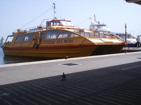 un petit tour en Bateau????